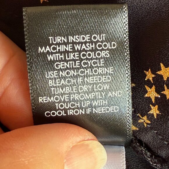 Torrid Harper Black & Gold V-Neck Top Size 1 - Picture 7 of 8